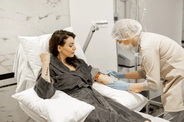 Nurse Makes Injection Vein Taking Blood Tests Washing Blood Dropper — Foto de Stock