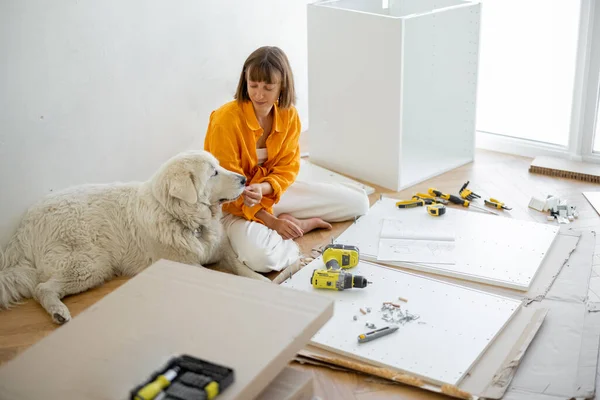 Young Woman Assembles Furniture Herself Sitting Having Fun Her Cute – stockfoto