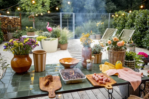 Atmospheric Cozy Garden Dining Place Terrace Dusk Cooking Food Disposable — Stok fotoğraf
