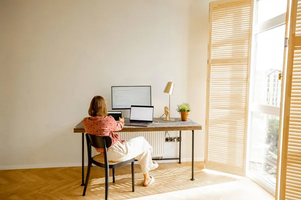 Woman Works Computers While Sitting Cozy Workplace Sunny Living Room — Foto Stock