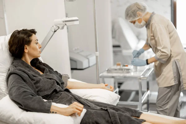 Woman Bathrobe Sitting Relaxed Blood Washing Procedure Nurse Preparing Dropper — 图库照片