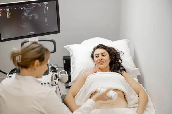 Happy Adult Woman Ultrasound Examination Abdominal Cavity Modern Medical Office — 스톡 사진