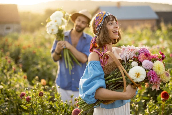 Portrait Beautiful Cheerful Woman Farmer Gardener Holding Basket Full Freshly — Foto de Stock