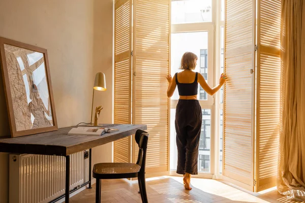 Woman Opens Window Blinds Letting Sun Room Spending Good Morning — Fotografia de Stock