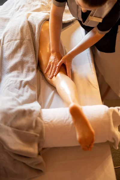 Woman Receiving Professional Recovering Cellulite Massage Her Legs Spa Salon — 图库照片