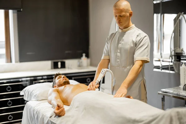 Employee Medical Center Applying Vacuum Roller Massage Clients Belly Area — Stock fotografie
