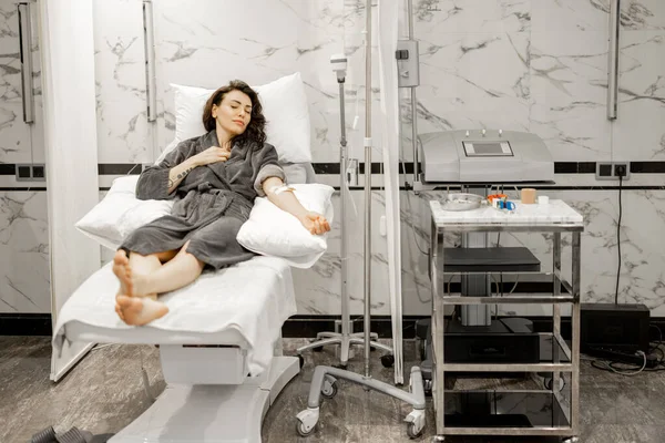 Happy Woman Bathrobe Lying Medical Couch Blood Wash Procedure Catheter — Photo