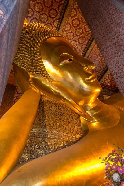Leżącej na posąg Buddy, złoto, wat pho, bangkok, Tajlandia — Zdjęcie stockowe