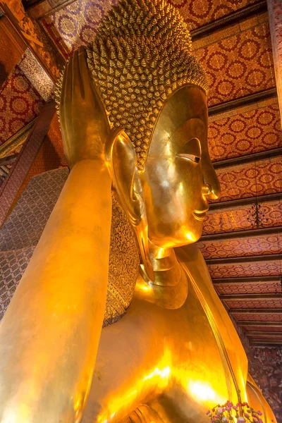 Leżącej na posąg Buddy, złoto, wat pho, bangkok, Tajlandia — Zdjęcie stockowe