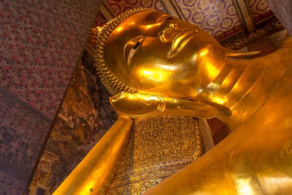 Leżącej na posąg Buddy, złoto, wat pho, bangkok, Tajlandia — Zdjęcie stockowe