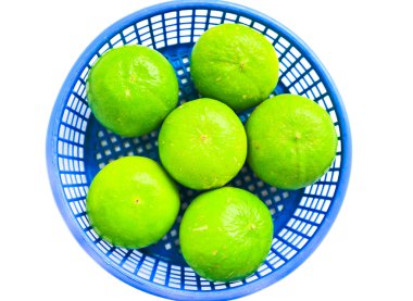 Sepette Beyaz arka plan üzerinde izole olgun limon