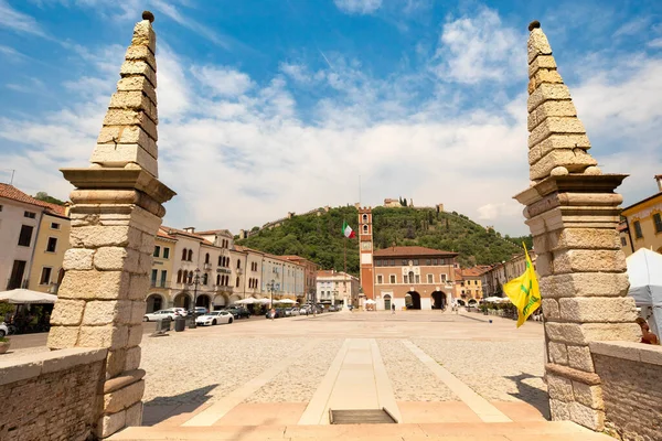 Marostica e Piazza degli Scacchi vista dal Castello Inferiore