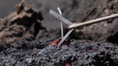 Etna - antica arte posacenere realizzati sul luogo con colata lavica incandescte