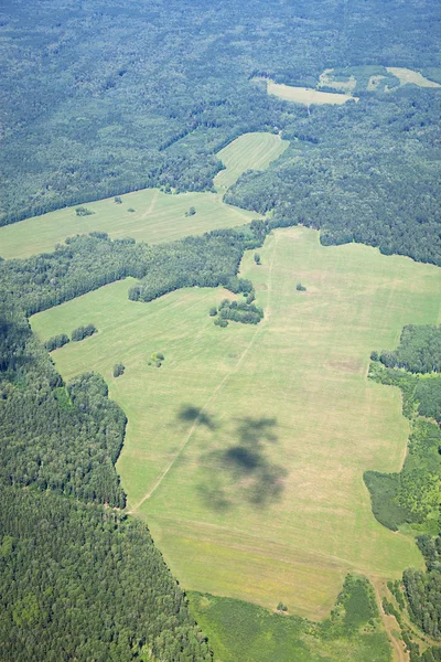 作物のフィールドで、田園地帯の空撮 — ストック写真