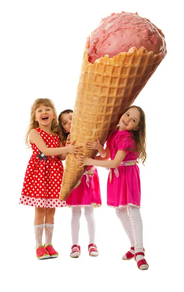 Tre ragazza piccola e più grande gelato — Foto Stock