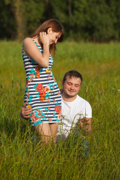 Pareja joven enamorada — Foto de Stock