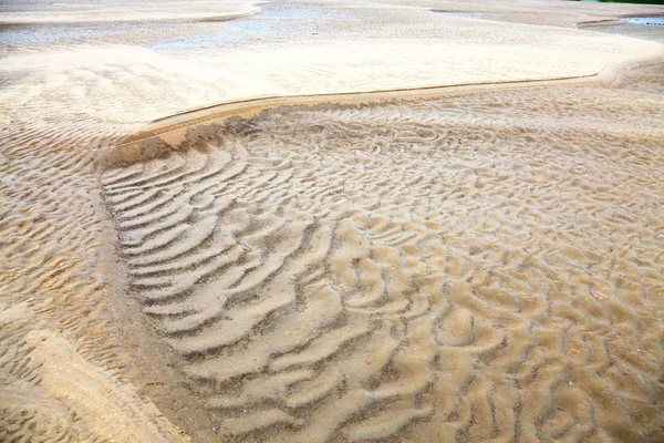 Stora sand på floden kusten — Stockfoto