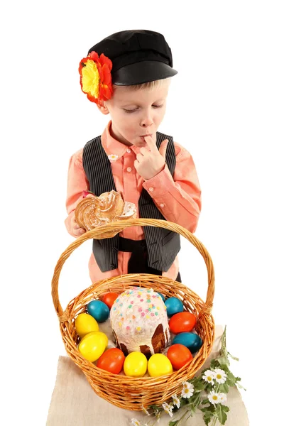 Jongen met Pasen eieren en een vakantie cake — Stockfoto