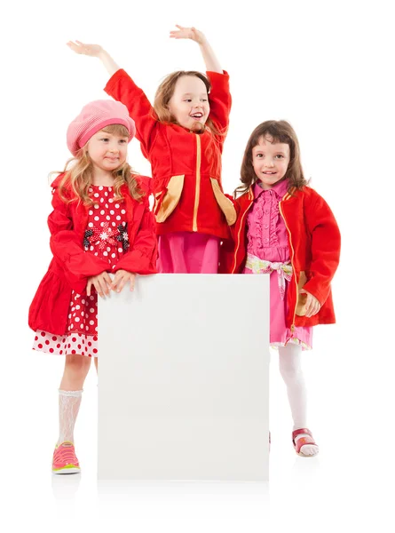 Meninas em vermelho estão segurando cartaz branco — Fotografia de Stock