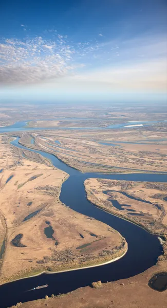 Αεροφωτογραφία του μεγάλου ποταμού, το φθινόπωρο — Stockfoto