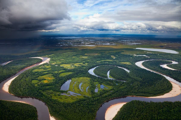 Luftbild von der Flut an einem Fluss — Stockfoto