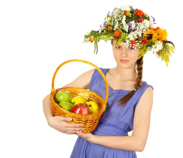 Eautiful flicka med blommor och äpplen — Stockfoto