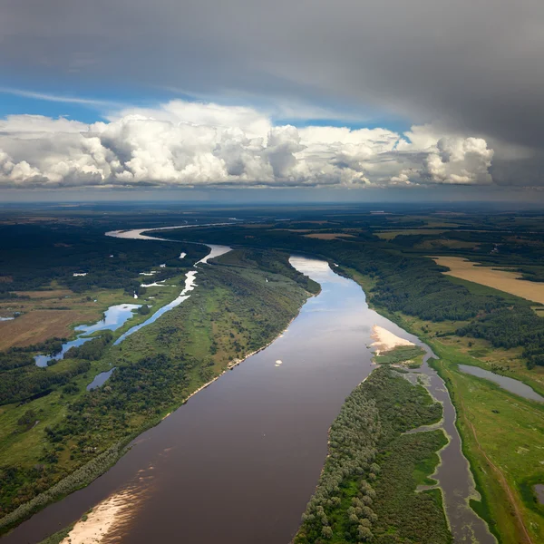 Río en campiña —  Fotos de Stock