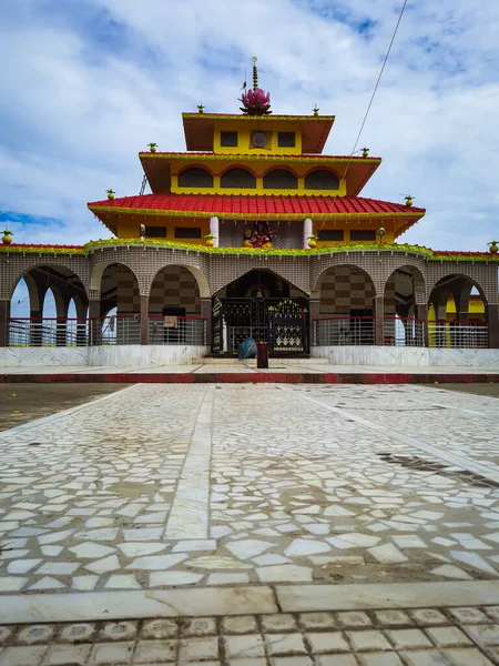 Индуистский Храм Недавно Сделанный Ярким Небом Утро — стоковое фото
