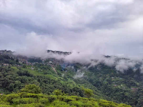 Verde Montaña Con Dramático Cielo Mañana Colina Superior Imagen Toma — Foto de Stock