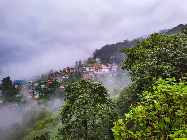 Dağlık Topraklarda Gökyüzü Dağ Manzaralı Şehir Darjeeling Batı Bengal Hindistan — Stok fotoğraf