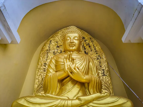 Méditation Bouddha Statue Bas Angle Monastère Image Matin Est Prise — Photo