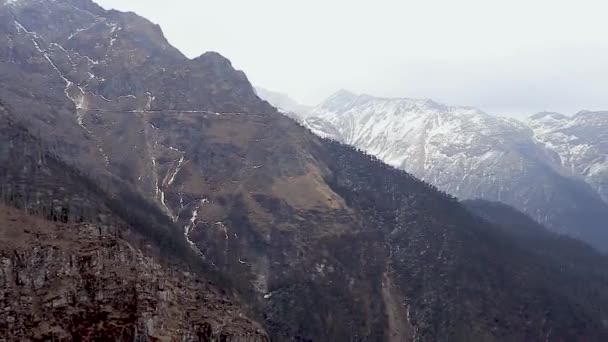 Montañas Himalayas Cubiertas Nieve Ligera Por Noche — Vídeo de stock