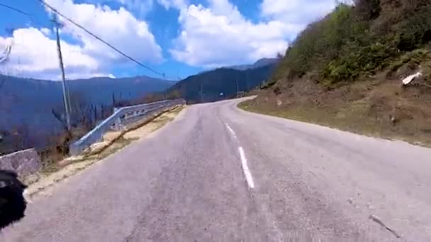 Moto Débarrassant Dans Route Sinueuse Montagne Himalayenne Matin Angle Plat — Video