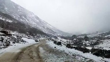 Himalaya kar örtüsü dağına sabah kar yağışı