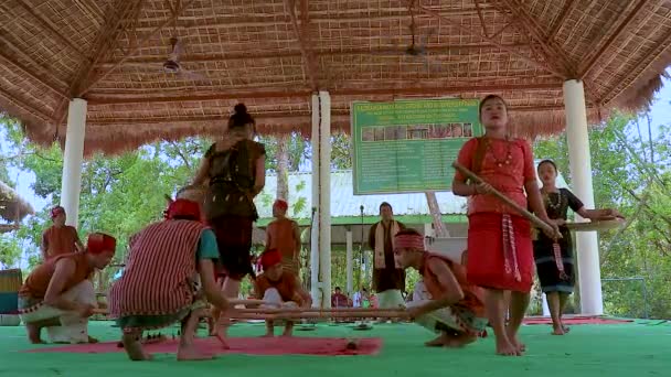 Jeunes Filles Garçons Exécutant Danse Classique Indienne Authentique Dans Port — Video