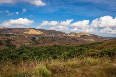 Dağ manzaralı, parlak mavi gökyüzü ile düz açılı görüntüler Cherrapunji meghalaya Hindistan 'da çekilmiştir..