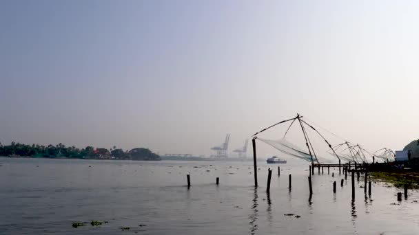 Морський Обвал Човнами Кораблем Пропливають Повз Ранковому Відео Знятому Kochi — стокове відео