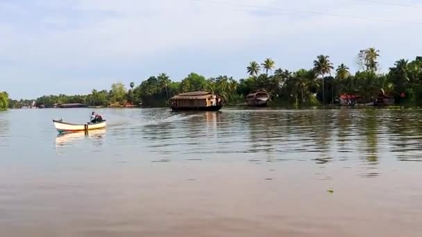 Casas Tradicionais Correndo Mar Backwater Com Céu Incrível Vídeo Manhã — Vídeo de Stock