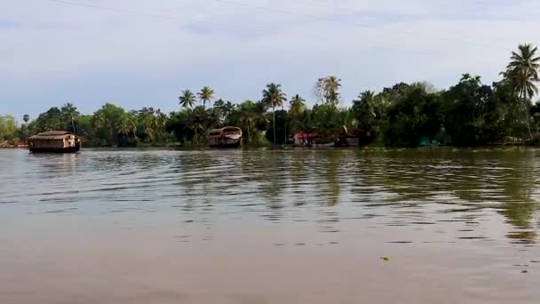 Traditionele Woonboten Lopen Zee Backwater Met Een Verbazingwekkende Hemel Ochtend — Stockvideo