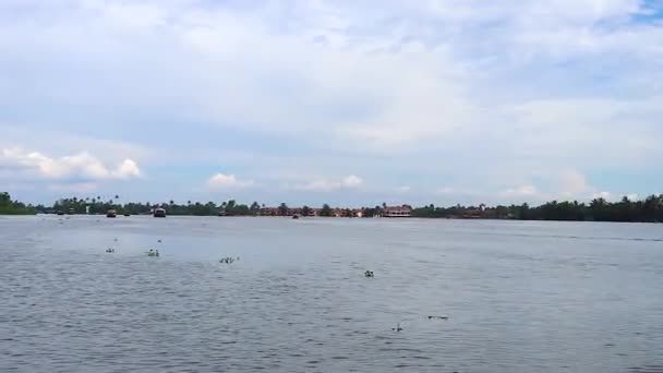 AlappuzhaやAlleppyで撮影された朝のビデオで素晴らしい空と海の背水の地平線 Kerala India — ストック動画