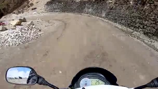 Himalaya Dağı Nda Motosiklet Sürüşü Sabah Düz Açıyla Virajlı Yoldan — Stok video