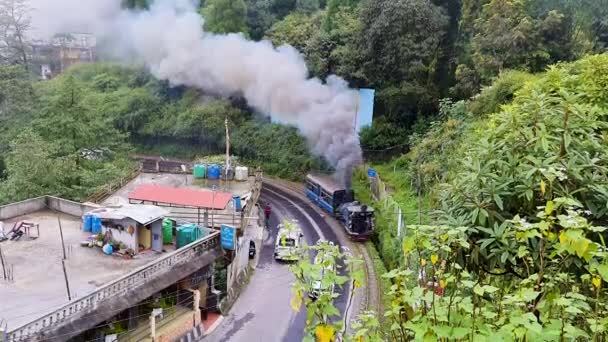 Vintage Herencia Juguete Tren Corriendo Estrecho Calibre Mañana Desde Arriba — Vídeos de Stock