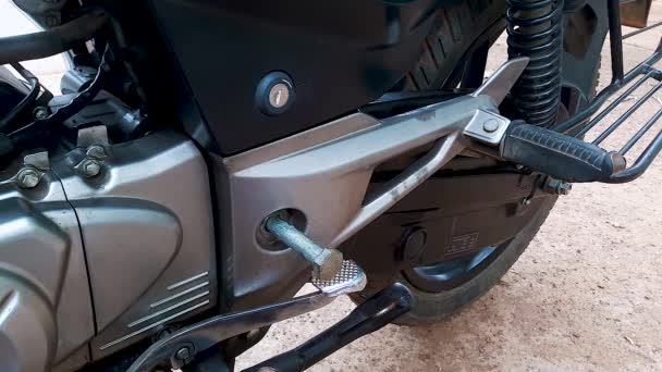 Mantenimiento Motocicleta Dos Ruedas Día Desde Ángulo Plano Detalles — Vídeos de Stock