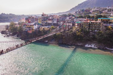 Lakshman Jhula Demir Asma Köprüsü, 15 Mar 2022 'de Rishikesh uttrakhand Hindistan' da çekilmiştir..