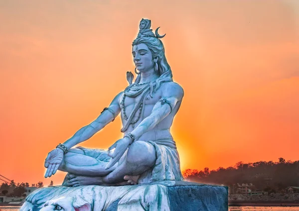 Hindu Isten Shiva Szobor Meditációs Testtartás Drámai Este Egyedülálló Szögből — Stock Fotó