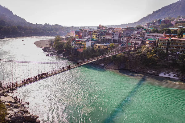 Lakshman Jhula Demir Asma Köprüsü, 15 Mar 2022 'de Rishikesh uttrakhand Hindistan' da çekilmiştir..