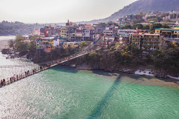 Lakshman Jhula Demir Asma Köprüsü, 15 Mar 2022 'de Rishikesh uttrakhand Hindistan' da çekilmiştir..