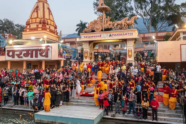 Templo Hindu Preenchido Com Cantado Noite Formulário Religioso Oração Imagem — Fotografia de Stock