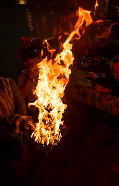 Kutsal Ganj alevi ve tapınak arkaplanı akşam görüntüsü 15 Mar 2022 'de har ki pauri haridwar uttrakhand Hindistan' da çekildi..