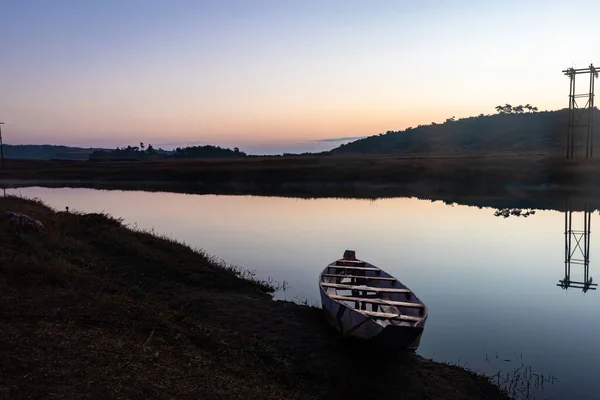 Traditional Wood Boat Calm Lake Dramatic Sunrise Colorful Sky Reflection — Stock Photo, Image